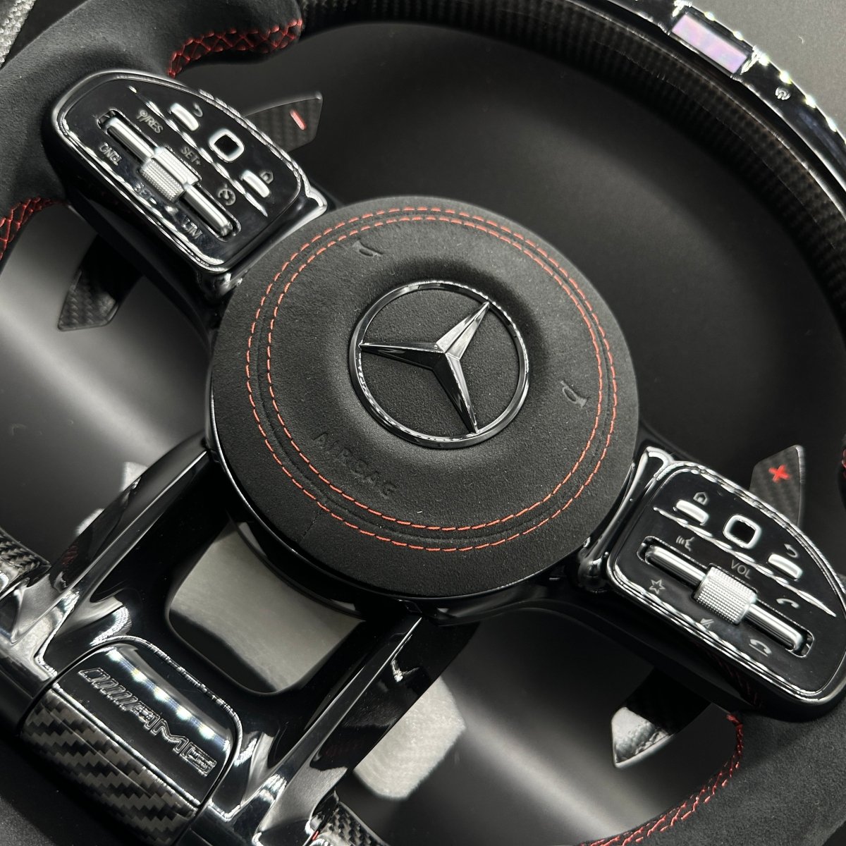 AMG Lenkrad Carbon Alcantara LED Screen inkl. Airbag passend für Mercedes - BlackForest Autos