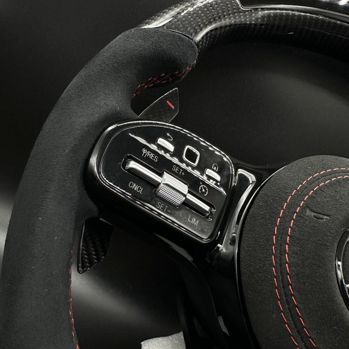 AMG Lenkrad Carbon Alcantara LED Screen inkl. Airbag passend für Mercedes - BlackForest Autos